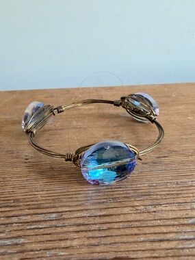 Faceted Crystal Bead Wire Bracelet - Iridescent Blue